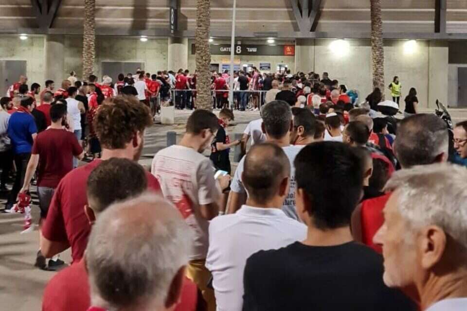 אוהדי ב"ש במשחק מול ויאריאל ,
