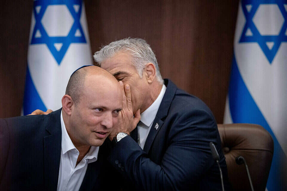 בנט ולפיד. הם שנתנו ראשות ממשלה בלי תמיכה ציבורית , יונתן זינדל/פלאש 90