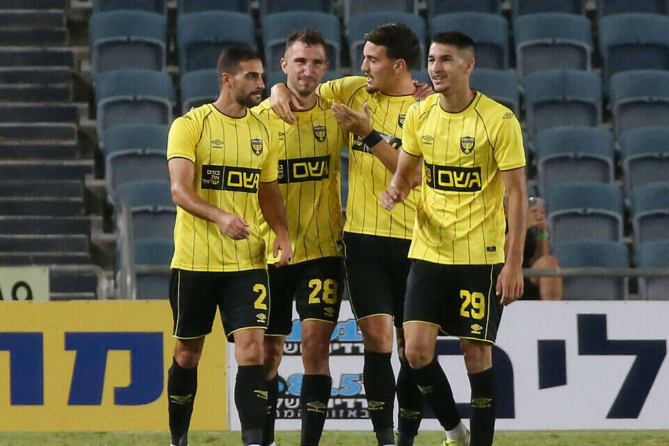 שחקני בית"ר חוגגים. ניצחון שייתן ביטחון? , אודי ציטיאט
