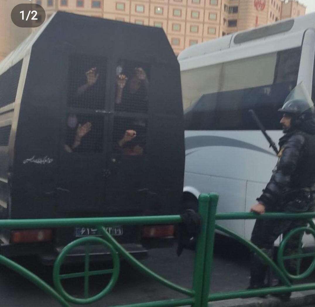 מפגינות שנעצרו על הידי הבסיג' באיראן , רשתות חברתיות