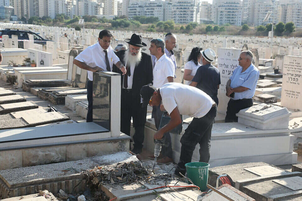 פתיחת קברים בפרשת ילדי תימן באוגוסט האחרון , גדעון מרקוביץ'