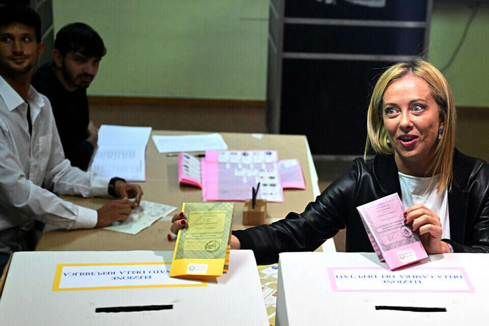 מלוני, ראש "אחי איטליה", מצביעה בבחירות (ארכיון) , אי.אף.פי