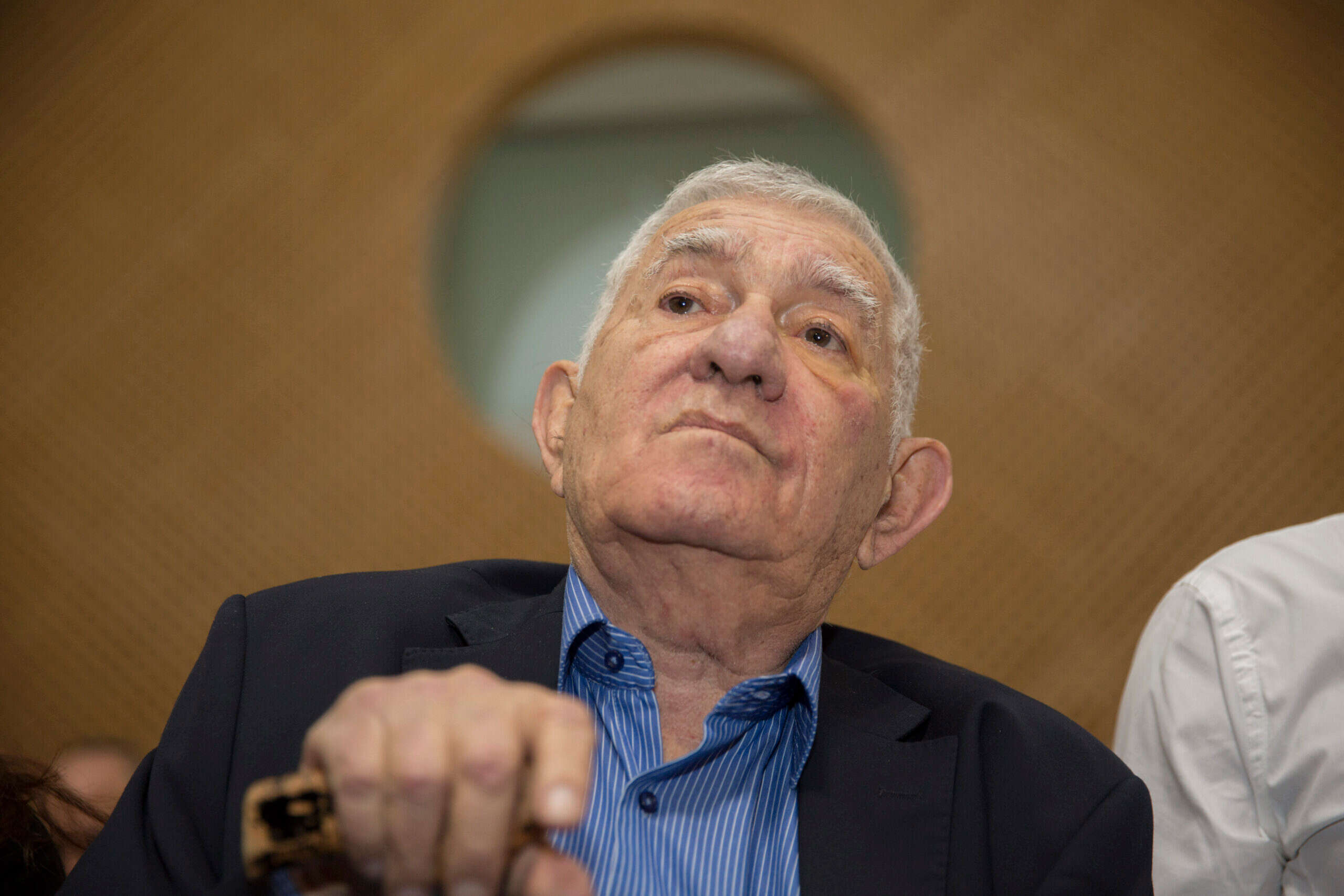 הנשיא ימתיק עונשו של צבי בר