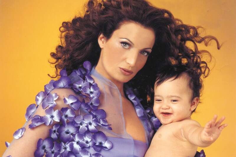 פזית, האישה שאיתו, עם אורי. "הבת נושמת אופנה מהבוקר עד הלילה" // צילום: עידו לביא