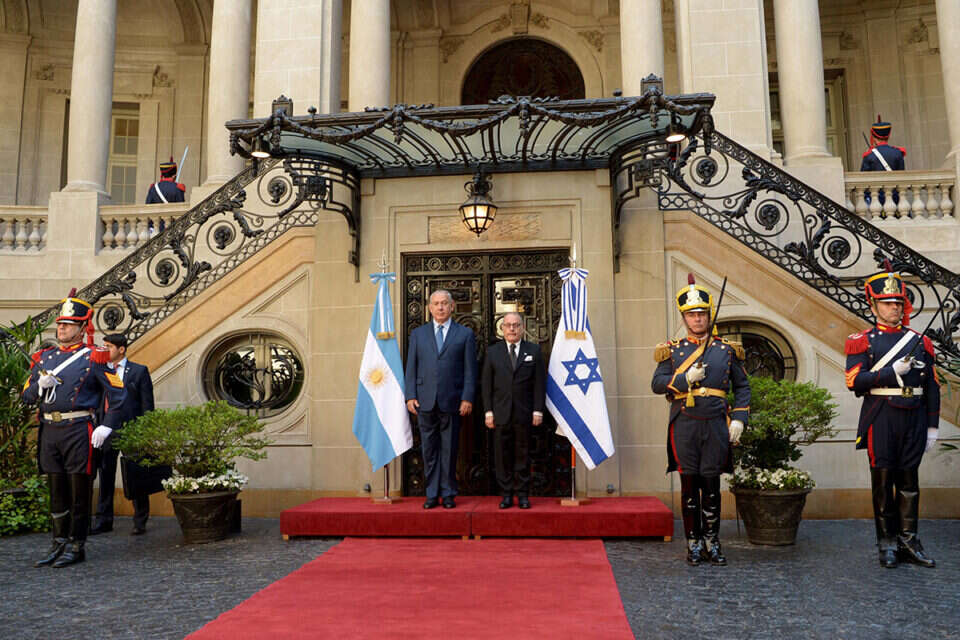 מאבק משותף נגד איראן. רה"מ נתניהו בארמון סן מרטן שבבואנוס איירס, השבוע // צילום: אבי אוחיון/לע"מ // מאבק משותף נגד איראן. רה"מ נתניהו בארמון סן מרטן שבבואנוס איירס, השבוע ,