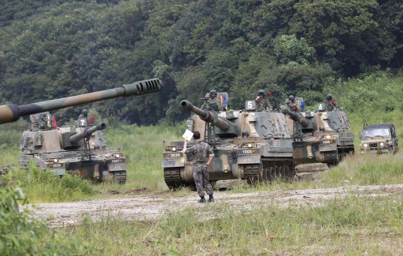 בסכנה החמורה ביותר, תותחנים של צבא דרום קוריאה // צילום: רויטרס