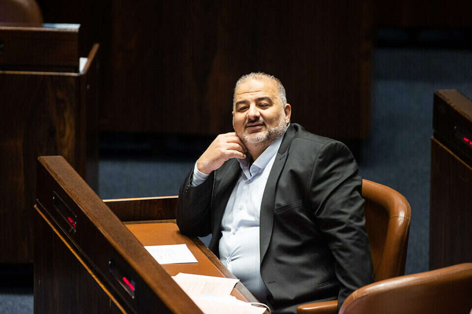 מנסור עבאס. מנהיג המגזר בפועל , אורן בן חקון