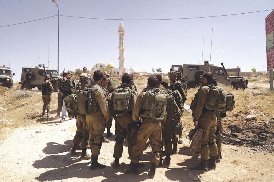 כוחות צה"ל מתכוננים לפשיטה על בית המחבל בכפר יטא // צילום: דובר צה"ל ,