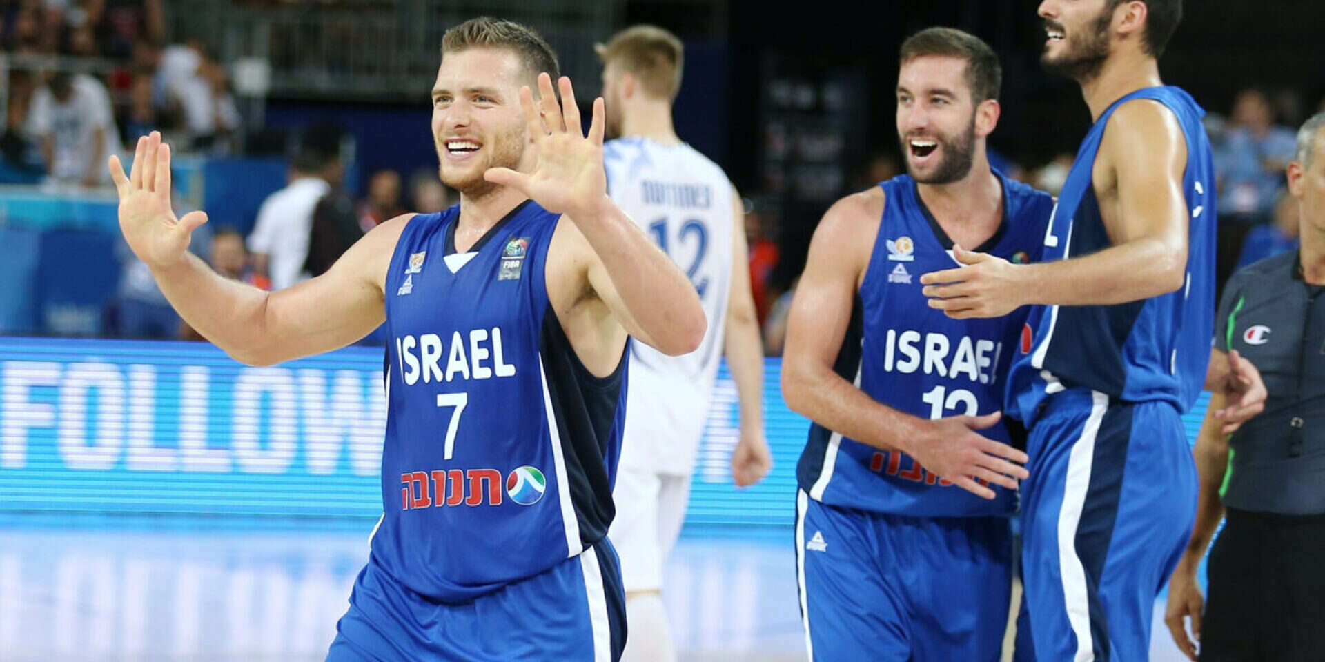 מקל (משמאל). הנבחרת תחכה לא יומיים // צילום: אלן שיבר // מקל (משמאל). הנבחרת תחכה לא יומיים  , 