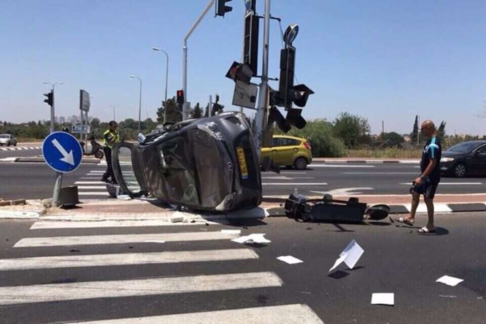 זירת התאונה // זירת התאונה ,