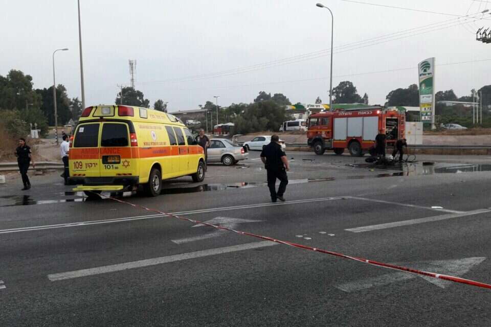 זירת התאונה סמוך לניר אליהו // צילום: מד"א // זירת התאונה סמוך לניר אליהו // צילום: מד"א ,