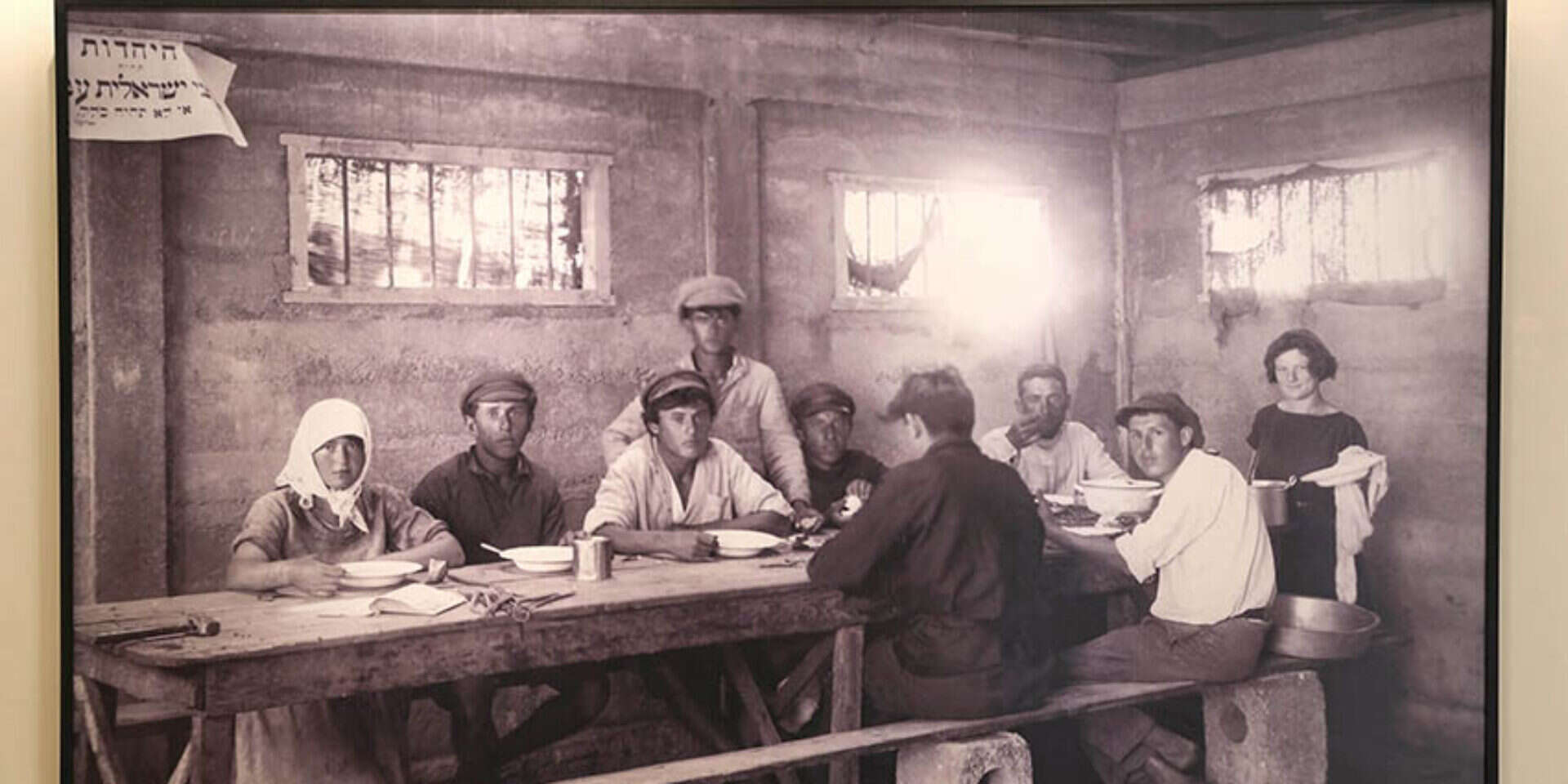 עד להודעה חדשה, הציבור הרחב מכיר בו כמושב העובדים הראשון. נהלל , זולטן קלוגר/לע"מ