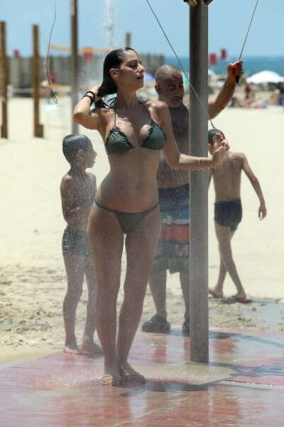 ים, הפיתרון המסורתי לחום יולי אוגוסט // צילום: גדעון מרקוביץ'