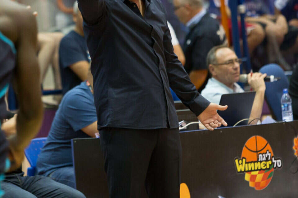אלפסי. בדרך לעונה שלישית עם הסגולים // אלפסי. בדרך לעונה שלישית עם הסגולים , 