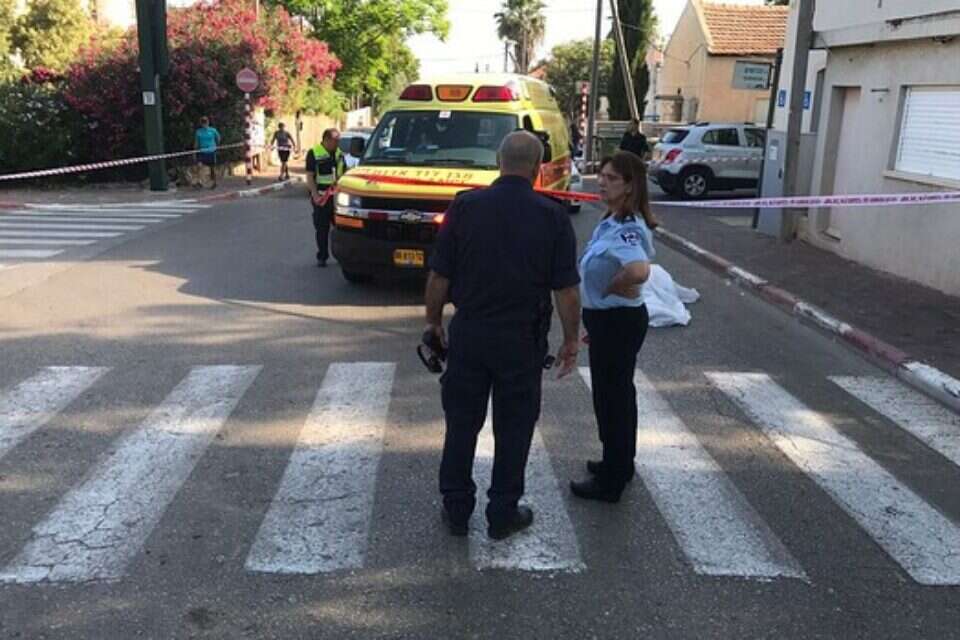זירת התאונה ברחוב הרצל בזיכרון יעקב // צילום: מישל דוט קום // זירת התאונה ברחוב הרצל בזיכרון יעקב // צילום: מישל דוט קום , 