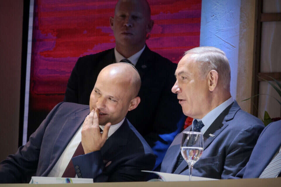 ראש הממשלה לשעבר נפתלי בנט וראש הממשלה בנימין נתניהו , אורן בן חקון