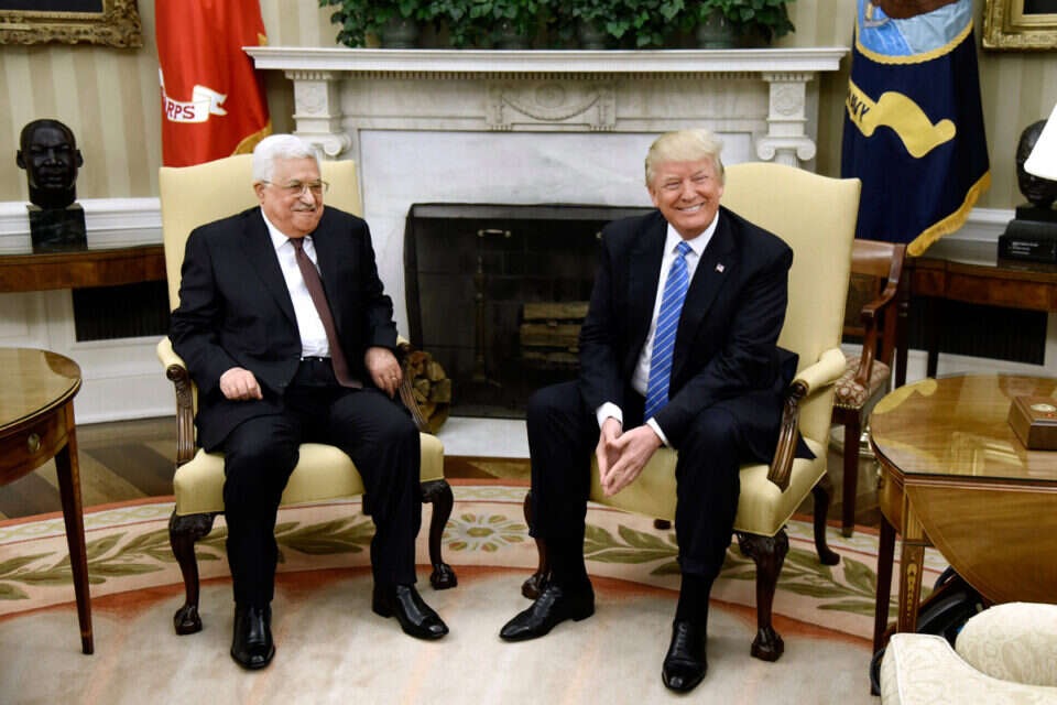 טראמפ ואבו מאזן בבית הלבן (ארכיון) , צילום ארכיון: אי.פי.אי