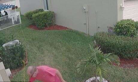 השכן כשהוא מנתק את החשמל // צילום: יוטיוב