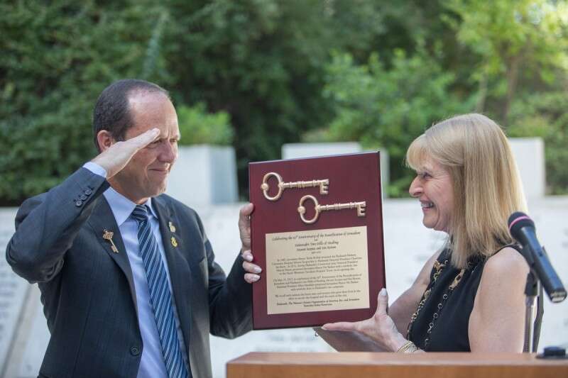 מפתח - והצדעה מראש העיר // צילום: נעם ריבקין פנטון