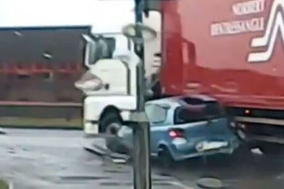 מי פה טעה? רגע התאונה // צילום: פייסבוק ,
