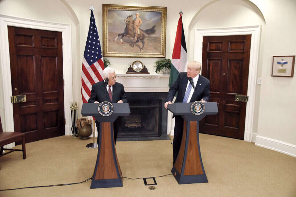 ולם מחכים לראות מה הצעד הבא. טראמפ ואבו מאזן בבית הלבן, השבוע // צילום: אי.פי.אי ,