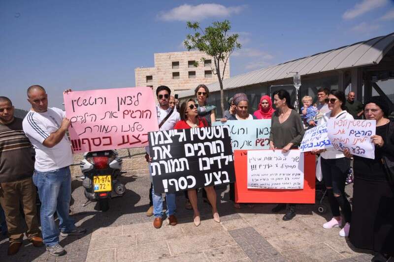 ההפגנה הבוקר של הורי הילדים חולי הסרטן נגד סגירת המחלקה // צילום: ישראל הדרי