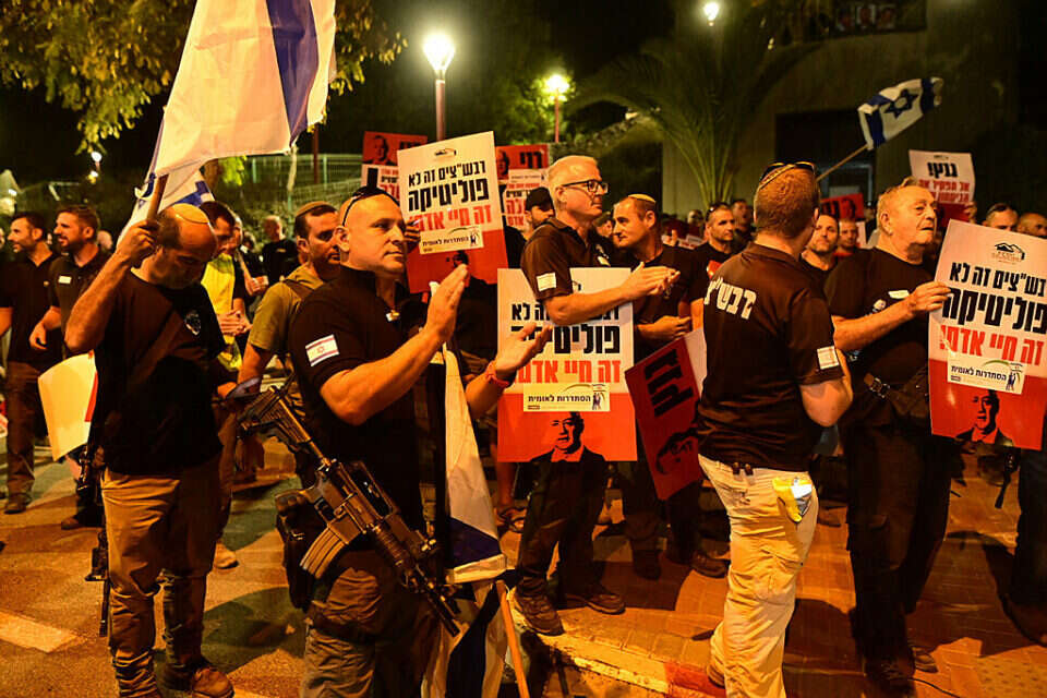 הפגנת הרבשצ"ים מול ביתו של בני גנץ , יוסי זליגר