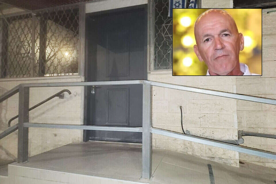 הנרצח אליהו חזן ברקע זירת האירוע בדימונה , דן-בונוידאה, באדיבות-המשפחה