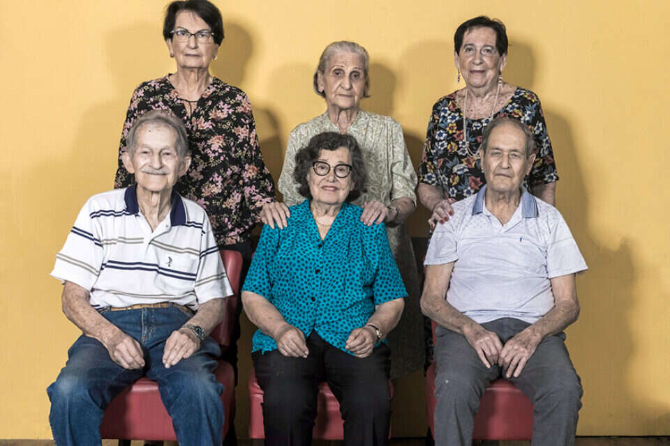 "הצעירים במדינה הם אלה שבאמת קורסים". הפרלמנט של כפר הגמלאים מתכנס לקראת יום הבוחר , יהושע יוסף