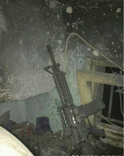 נשק שנתפס בביתו של המבוקש // צילום: דוברות המשטרה