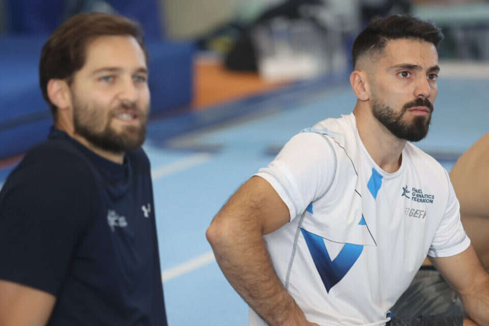 שטיולב ומדבדב
 , אורן אהרוני