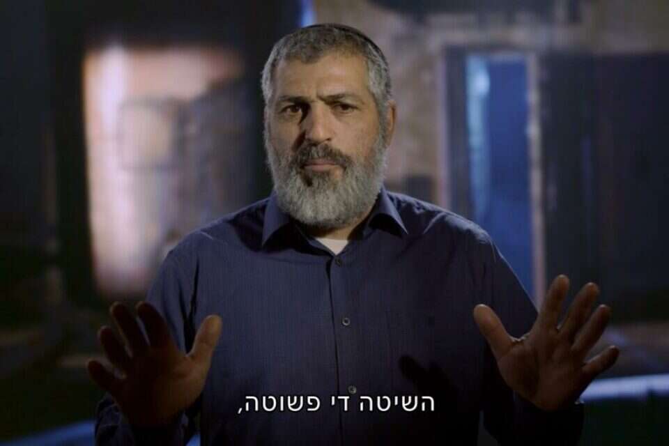 צבי יחזקאלי בהצעה מפתיעה לשדרן הרדיו נתן זהבי (ארכיון)
, מתוך "שתולה", ערוץ 13