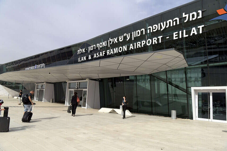 נמל התעופה רמון עמוס גם הוא בשל חניית מטוסים אמריקניים , יוסי זליגר