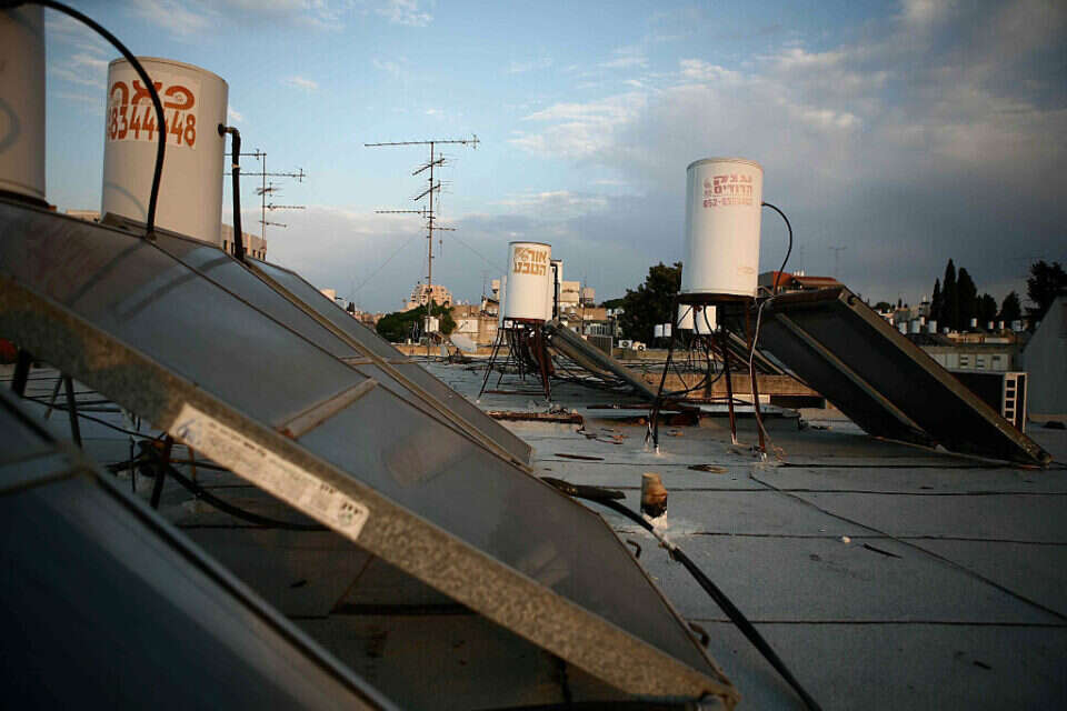 גג בניין (אילוסטרציה) , יהושע יוסף