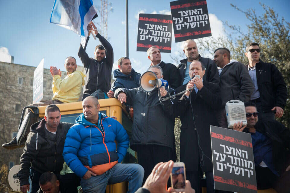 ניר ברקת עם המפגינים, היום // צילום: נעם ריבקין פנטון // ניר ברקת עם המפגינים, היום // צילום: נעם ריבקין פנטון ,