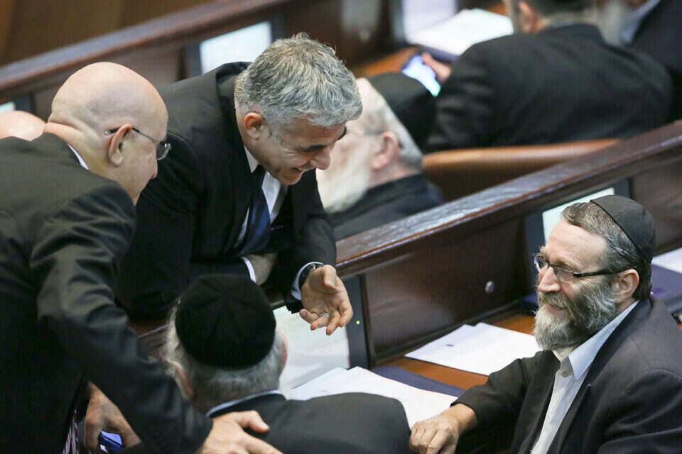 חיבור אפשרי? גפני עם לפיד בכנסת
