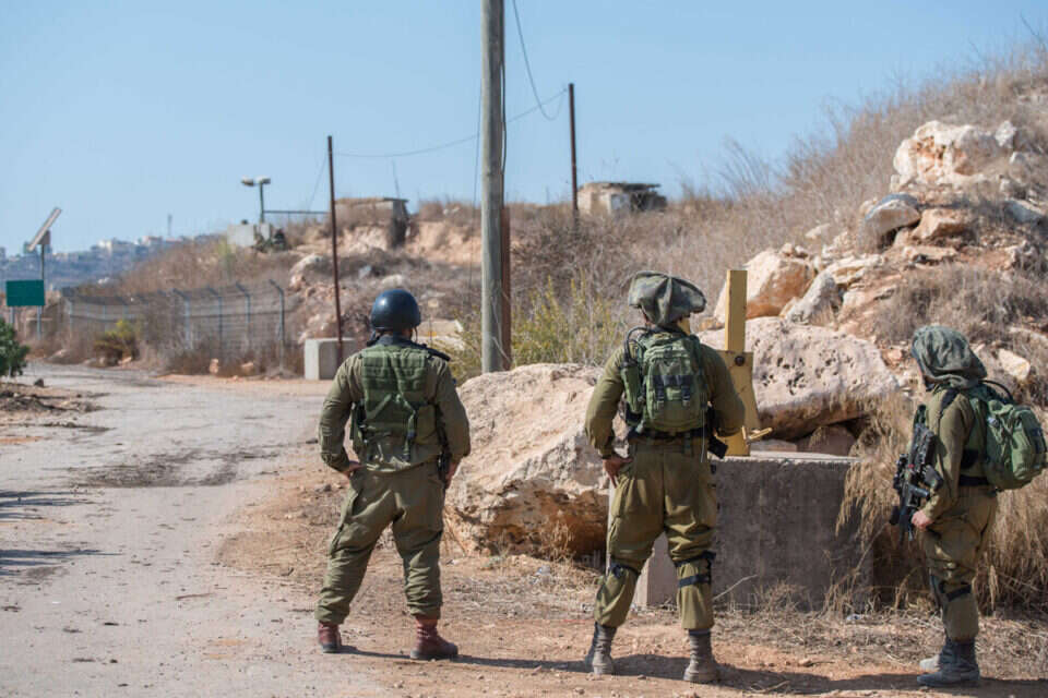 חיילים סמוך לגדר הגבול בצפון // צילום: אייל מרגולין, ג'יני  , 