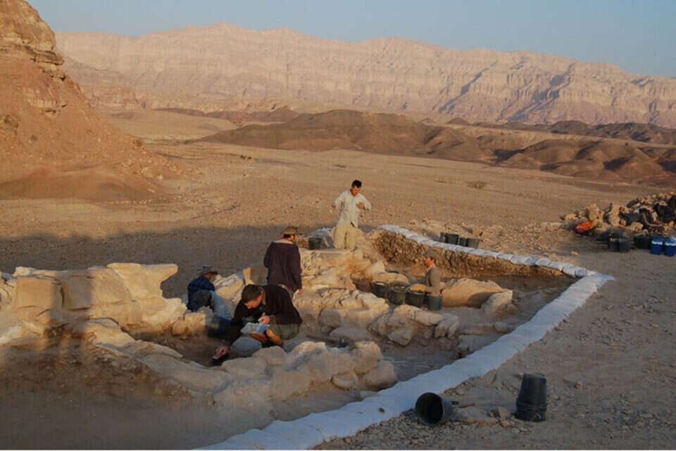 שרידי החומה שהתגלו בתמנע // צילום: ארז בן יוסף ומשלחת חפירות תמנע, אוניברסיטת תל אביב // שרידי החומה שהתגלו בתמנע // צילום: ארז בן יוסף ומשלחת חפירות תמנע, אוניברסיטת תל אביב ,
