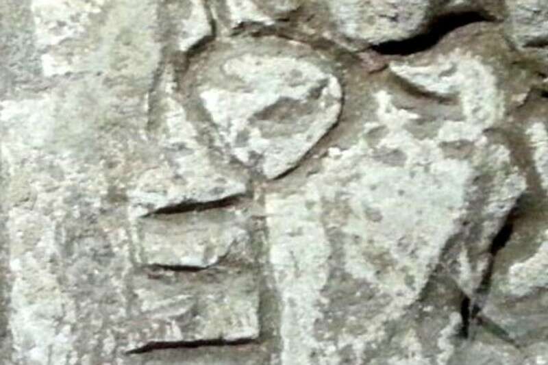 חריתה הנראית כמפתח ארכובה // צילום: סער גנור, רשות העתיקות