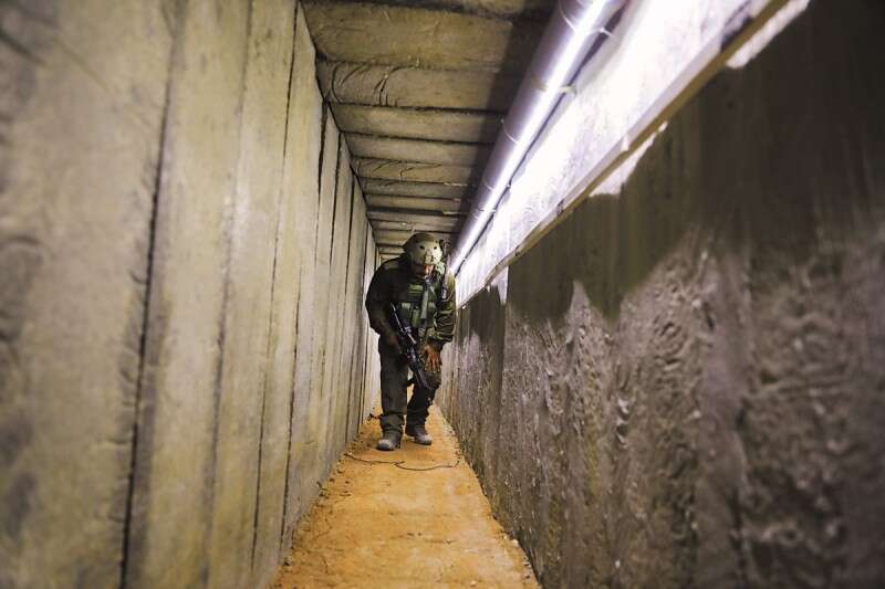 לוחם הנדסה במנהרה התקפית של חמאס, שהוסבה על ידי צה"ל למתקן אימונים // צילום: זיו קורן