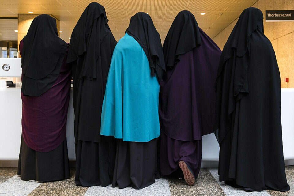 נשים עם חיג'אב , AFP