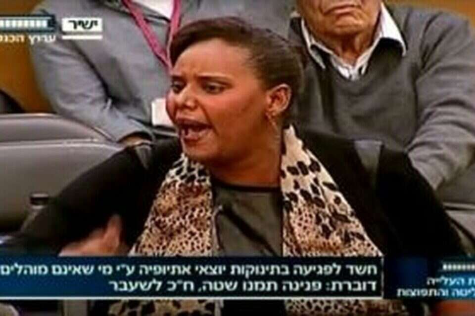 "לא ייתכן שיפגעו בתינוקות בגלל צבע עורם". פנינה טמנו שאטה // צילום: ערוץ הכנסת // "לא ייתכן שיפגעו בתינוקות בגלל צבע עורם". פנינה טמנו שאטה // צילום: ערוץ הכנסת ,