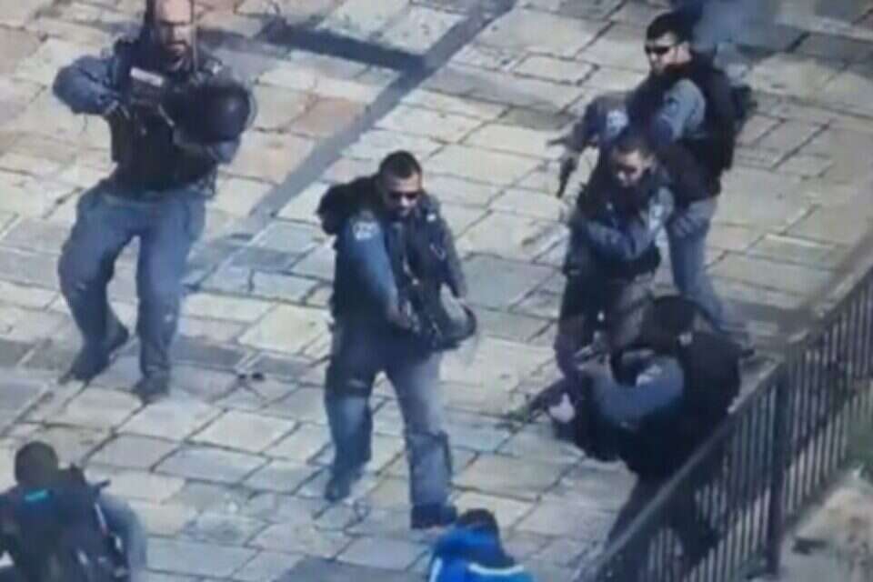 המחבל מנוטרל \ צילומים: מצלמות אבטחה , 