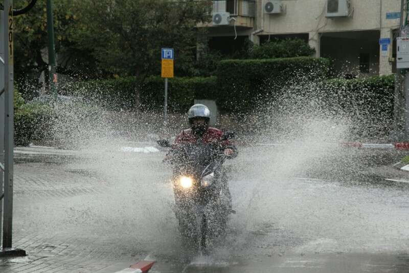 השלוליות חזרו לתל אביב // צילום: גדעון מרקוביץ'