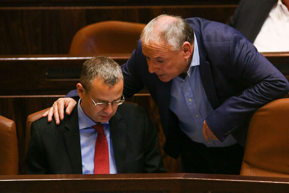אמסלם ולין , אורן בן חקון
