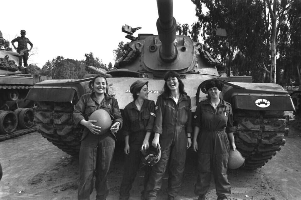 מדריכות בחיל השריון, 1979 // צילום: משה מילנר/לע"מ // מדריכות בחיל השריון, 1979 // צילום: משה מילנר/לע"מ ,