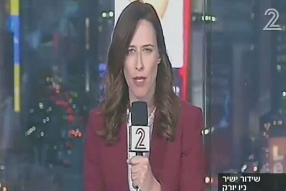 כיתוב: "בחירות 2016". פני המגישים נצבעו אפור // כיתוב: "בחירות 2016". פני המגישים נצבעו אפור ,