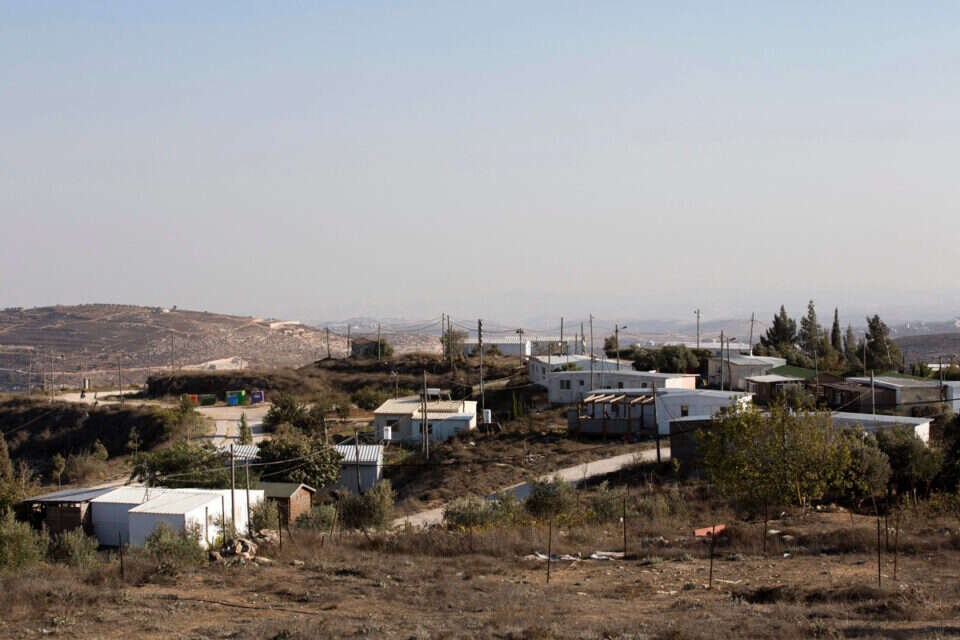 בתים בעמונה // צילום: אי.פי.אי // בתים בעמונה // צילום: אי.פי.אי ,
