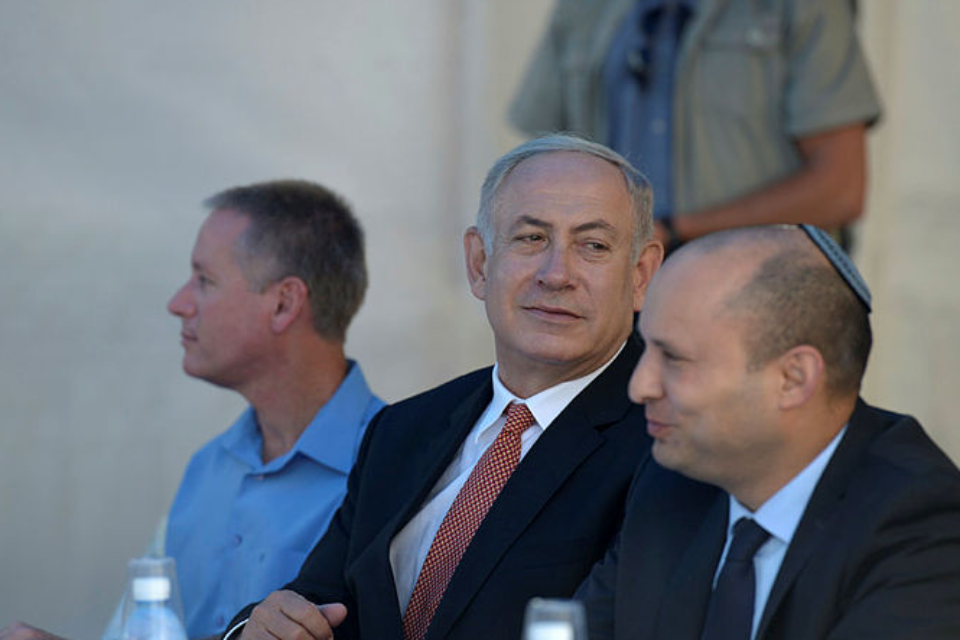 בנט ונתניהו. שר החינוך תומך ברה"מ // צילום: גיל אליהו - ג'יני // בנט ונתניהו. שר החינוך תומך ברה"מ // צילום: גיל אליהו - ג'יני ,