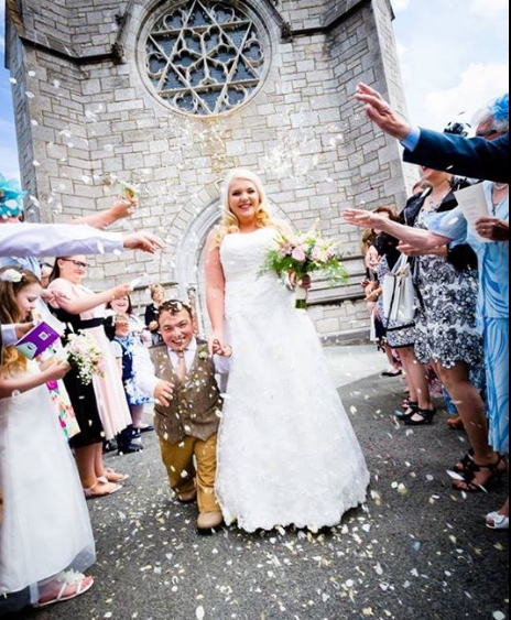 "לא חוששים להביא ילדים לעולם", קלואי וג'יימס רגע לאחר שנישאו // צילום: מתוך טוויטר